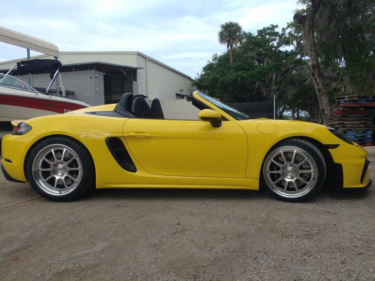 Yellow Porsche with Profil Contour 310